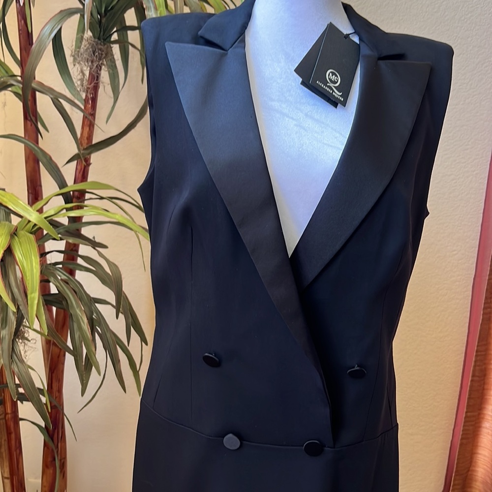NWT- Alexander McQueen Elegant Black Tuxedo Dress, size 44. Excellent condition - Picture 6 of 10